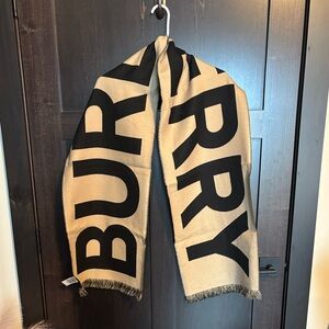 Burberry Reversible Logo Wool Jacquard Scarf. 100% Authentic.